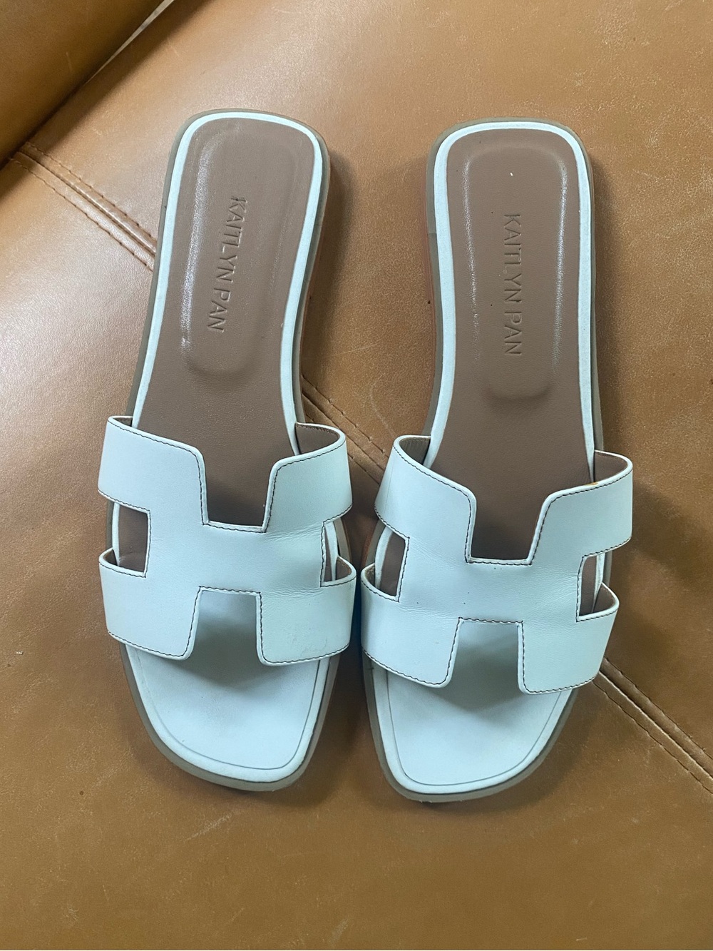 Kaitlyn Pan Leather H Slide Sandals Flats – Size 8 / EU 38 🤍